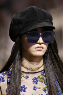 Details Christian Dior , Details Dior Fall 2018 Ready-to-Wear , Детали показа Кристиан Диор , Детали показа Диор осень зима 2018 , Fashion show , неделя моды в Париже , PFW , Мария Грация Кьюри , Mainstyles